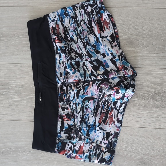 Women's Multicolor Patterned Shorts - Picture 2 of 3